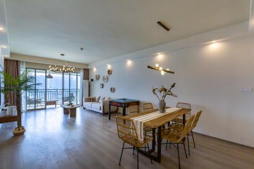 Quadruple Room with Balcony room in Aixin Mountain City Zhijiang Homestay