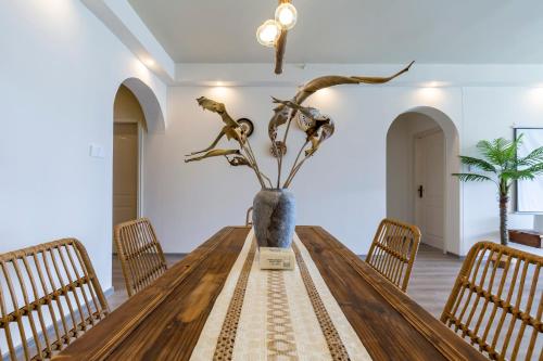 Quadruple Room with Balcony image 8