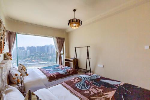 Quadruple Room with Balcony image 4