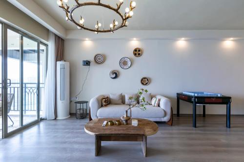 Quadruple Room with Balcony image 3