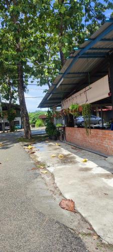 Exterior view, Hostel Qamaar in Mukim Kedawang