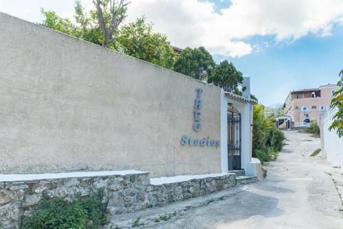 Theo Studios & Apartments, Spetses