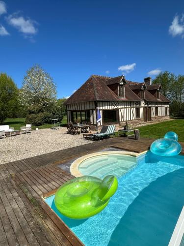 Longère normande avec piscine et jardin (Longere normande avec piscine et jardin) in Gisay