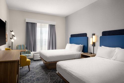 2 queen beds