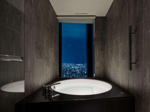 room detail thumbnail 2