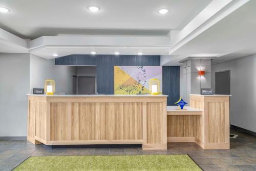 . Spark By Hilton Lansing