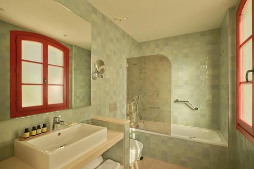 room detail thumbnail 2