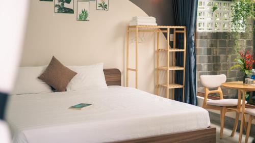 Deluxe King Room image 2