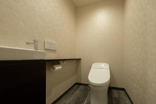 Deluxe Twin Room image 1