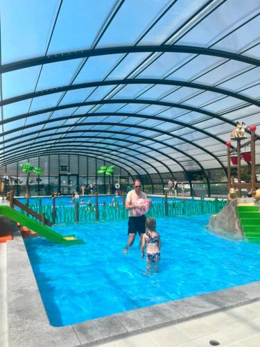 Úszómedence, Cottage de Luxe in Strokel