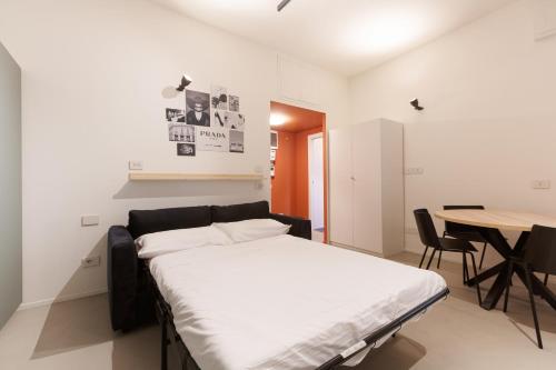 GuestHost - Cozy Studio Apartment Tortona Milan, Милан (фото 8)