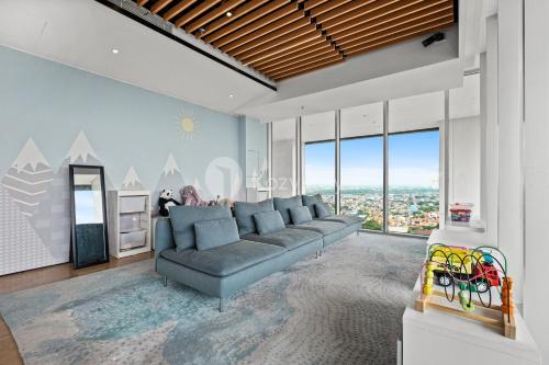 salon détente/TV commun, The Smith Luxury SkyView Apartments in Pinang