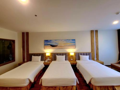 3 twin beds