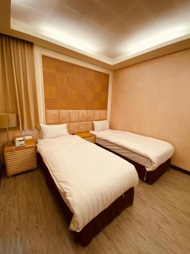 2 twin beds