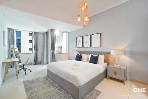 Fascinating Ocean Views in a One Bedroom - image 6