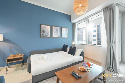 Fascinating Ocean Views in a One Bedroom - main image