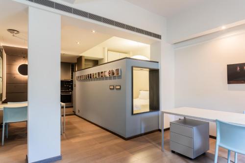 Plaka Stylish 1 Bed Apartment on Cathedral Sq - CM1 - image 12
