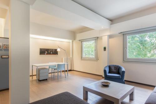 Plaka Stylish 1 Bed Apartment on Cathedral Sq - CM1 - image 10