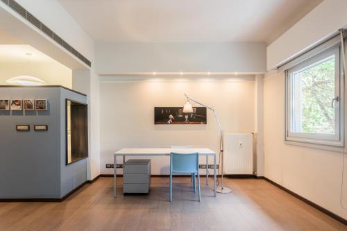 Plaka Stylish 1 Bed Apartment on Cathedral Sq - CM1 - image 9