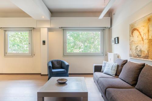 Plaka Stylish 1 Bed Apartment on Cathedral Sq - CM1 - image 2