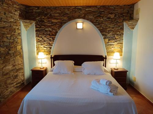 2 twin beds