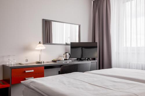 Business Double or Twin Room with Air-Conditioning image 2
