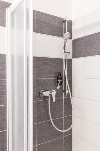 Business Double or Twin Room with Air-Conditioning image 4
