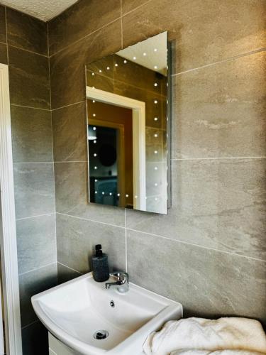 Manchester Stay Hub - 2BR with Free Parking, Near Airport & Attractions, Manchester (fotografie 9)
