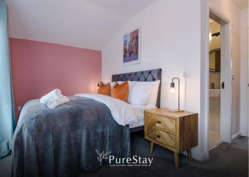 Modern 5 Bedroom House in Manchester by PureStay - Short Stay with Service Accommodation & Free Parking, Manchester (photo 4)