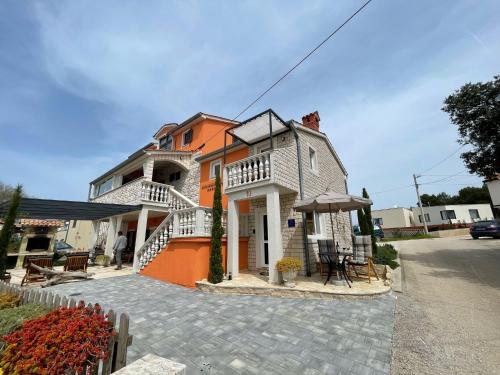 Accommodation in Mugeba