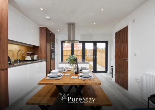 Luxury 5-Bedroom Manchester House Sleeps 9 with Private Garden by PureStay, Manchester (fotografie 6)