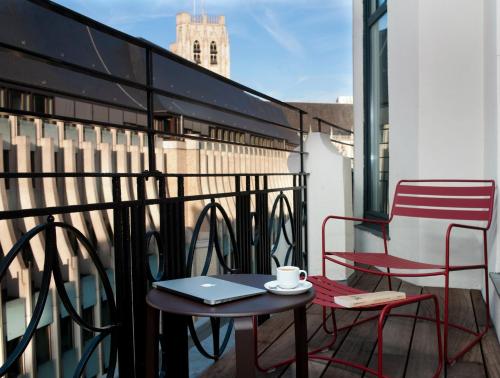 9Hotel Central - image 12