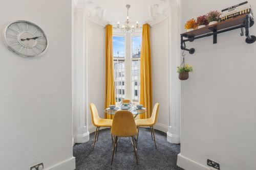 Luxurious Apartments on Oxford Street - image 11