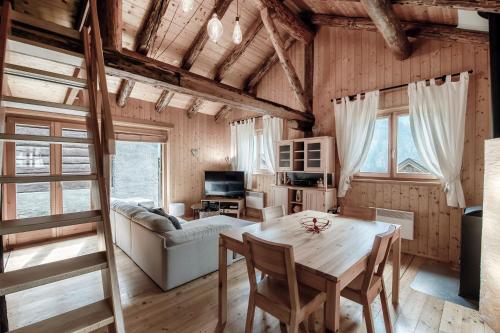 . Romantic Chalet by Quokka 360 - A Digital Detox in the Heart of Leventina