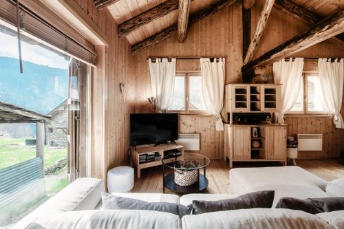 . Romantic Chalet by Quokka 360 - A Digital Detox in the Heart of Leventina