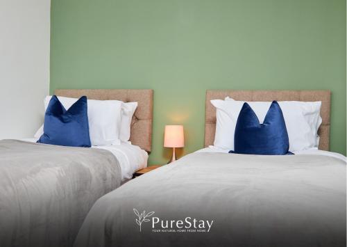 Stylish 5-bedroom Manchester Retreat Sleeps 9 by PureStay, Manchester (photo 8)