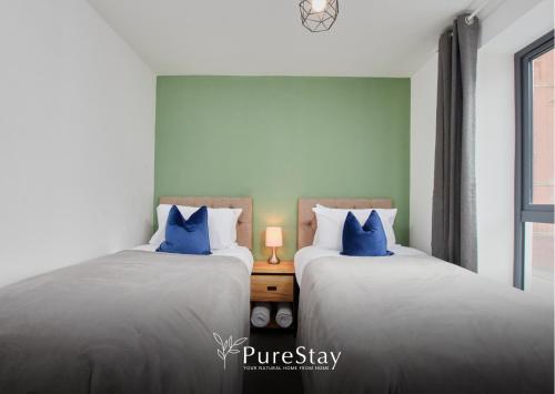 Stylish 5-bedroom Manchester Retreat Sleeps 9 by PureStay, Manchester (photo 4)