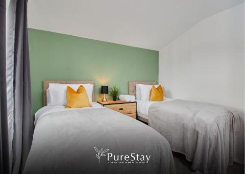Stylish 5-bedroom Manchester Retreat Sleeps 9 by PureStay, Manchester (photo 5)