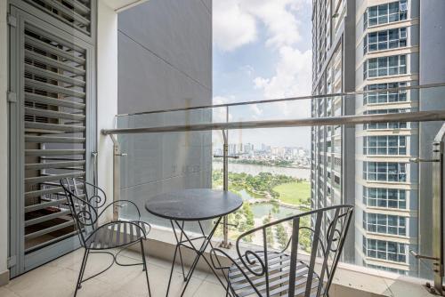 The Radisson Landmark - Vinhomes Central Park - 발코니/테라스