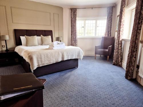 The Devil's Punchbowl Hotel - image 5