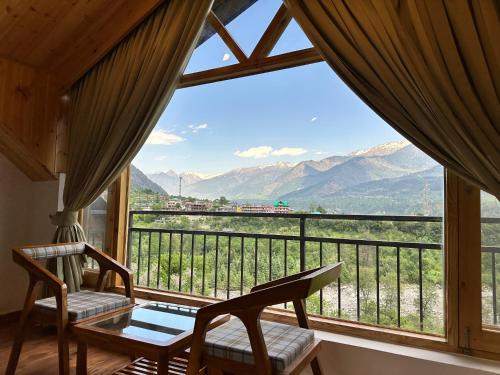 Crimson inn by Senderos De Pine in Larankelo