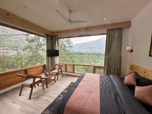 Crimson inn by Senderos De Pine in Larankelo