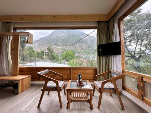 Crimson inn by Senderos De Pine in Larankelo