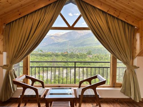 Crimson inn by Senderos De Pine in Larankelo