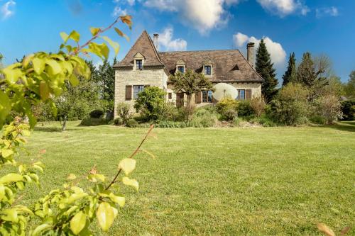 Gite 8 personnes proche Sarlat gîte à louer Le Roc