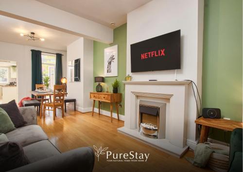 BIG Contractor House with 6 Beds & Free Parking by PureStay - 7 night min!, Manchester (fotografie 9)