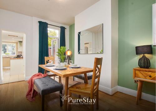 BIG Contractor House with 6 Beds & Free Parking by PureStay - 7 night min!, Manchester (fotografie 2)