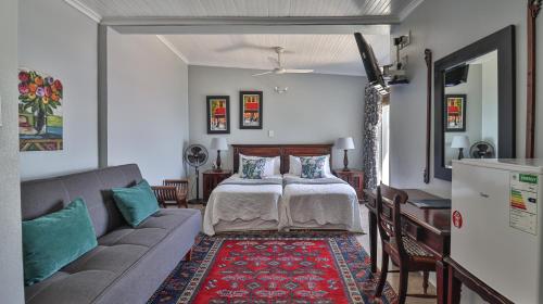 Family Room image 3