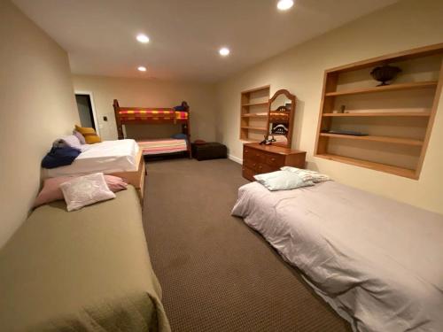 Wonderful Cottage with Fire Pit and Barbecue in Franklin, Tennessee