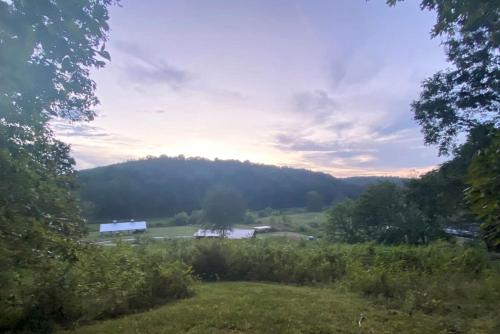 Wonderful Cottage with Fire Pit and Barbecue in Franklin, Tennessee